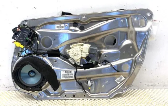 Mercedes-Benz C W204 Front door window regulator with motor 2048200242