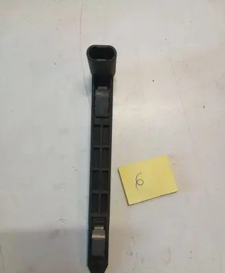 Headlight/headlamp mounting bracket