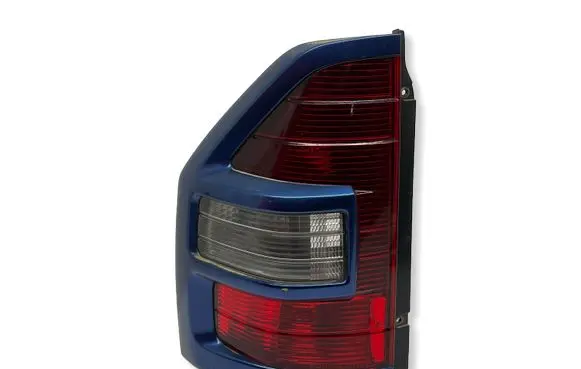 Mitsubishi Pajero Rear/tail lights R1726L