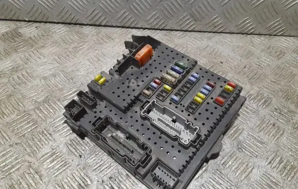 Volvo XC90 Fuse module 30786646 28080156 00006852813