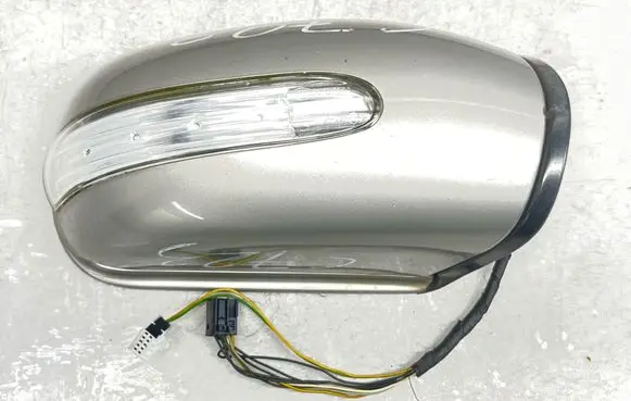 Mercedes-Benz C W203 Front door electric wing mirror 413133420
