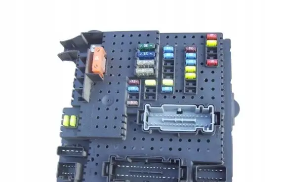 Volvo V70 Fuse module