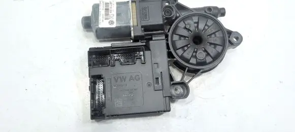 Volkswagen PASSAT B7 Front door window regulator motor 3C0959792C
