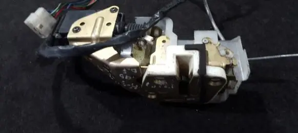 Mazda 323 F Front door lock
