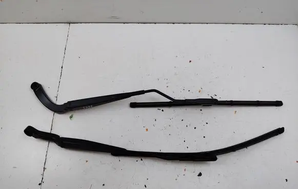 Ford Mustang VI Front wiper blade arm FR3B17C495AA FR3B17B589AA