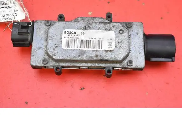 Volvo V40 Relay mounting block 1137328713