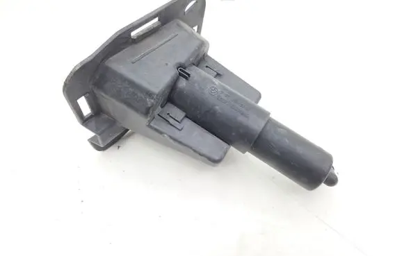 BMW X5 E70 Headlight washer spray nozzle 13037710 7173851