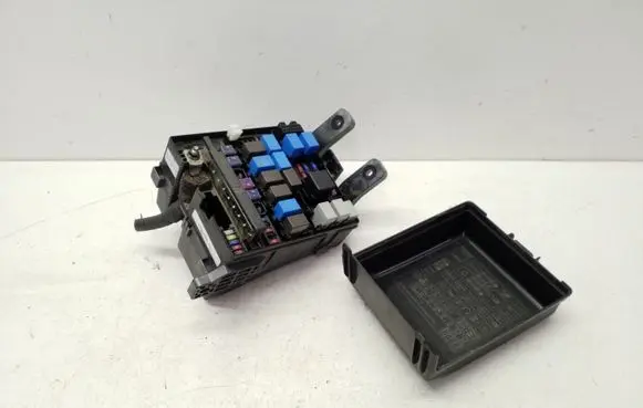 KIA Sportage Fuse box set 919502S010 919503W530