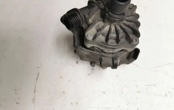 BMW 5 F10 F11 Electric auxiliary coolant/water pump 17669711 586335