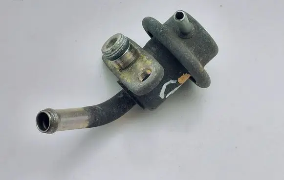 Mitsubishi Carisma Fuel pressure regulator 1953002740