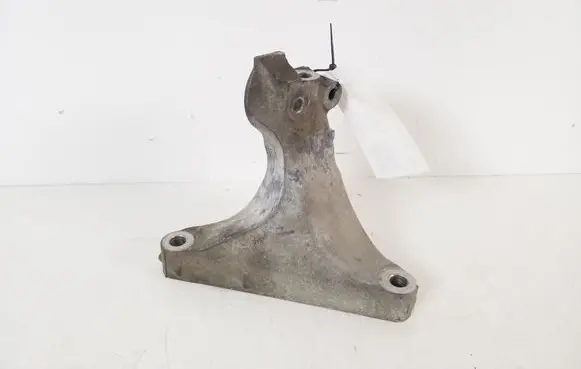 Subaru Outback Engine mounting bracket