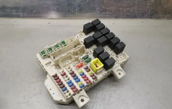 Mitsubishi Colt Fuse module MN108319