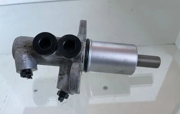 Audi A4 S4 B7 8E 8H Master brake cylinder