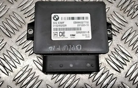 BMW 5 F10 F11 Hand brake control module 686327702 0152452028