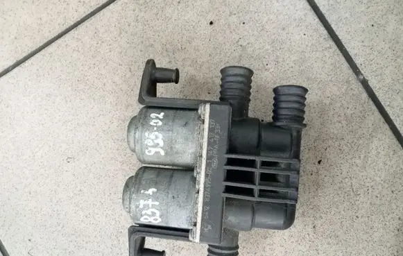 BMW 5 E39 Coolant heater control valve 837499502