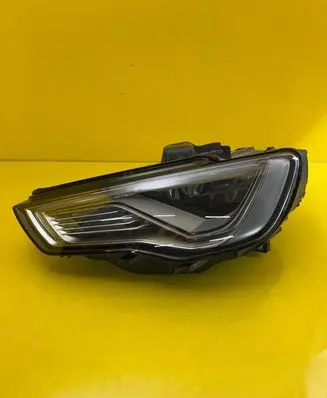 Audi A3 S3 8V Headlight/headlamp 8V0941033
