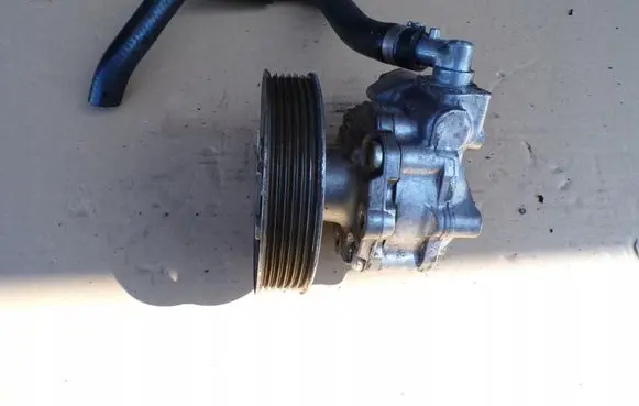 Alfa Romeo 159 Power steering pump 51829970