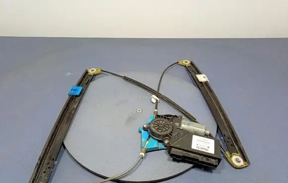 Volkswagen Touareg I Front door window regulator with motor 7L0837461C
