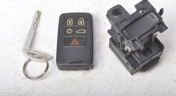 Volvo V40 Ignition key/card 30659639