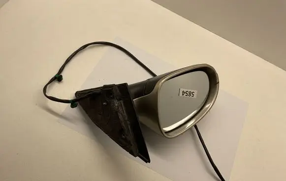Volkswagen PASSAT B6 Front door electric wing mirror E1010781