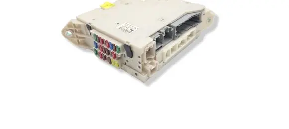 Lexus IS 220D-250-350 Fuse module 8273053050