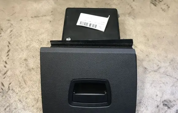 BMW 7 F01 F02 F03 F04 Glove box 9143958