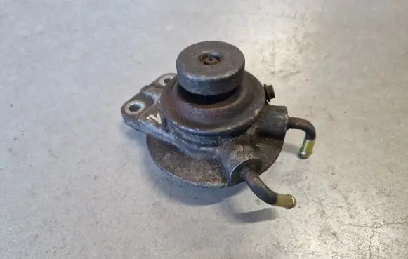 Mitsubishi Pajero Sport I Fuel filter bracket/mount holder 