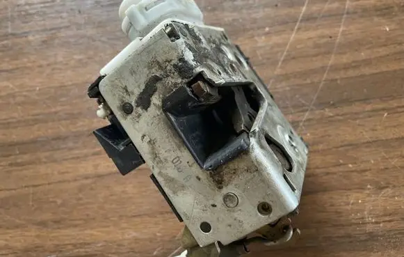 Audi A4 S4 B5 8D Front door lock