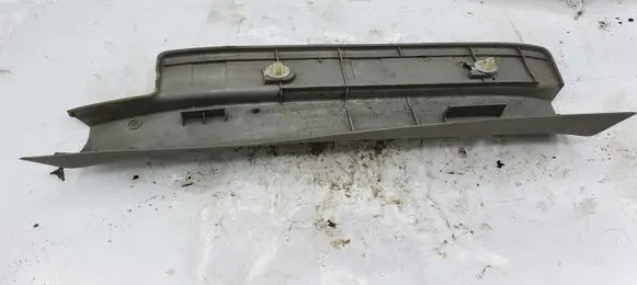 Nissan X-Trail T30 Rear sill trim cover 64769538H300