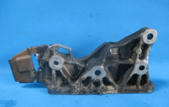 Mercedes-Benz B W247 Engine mounting bracket A6542230004
