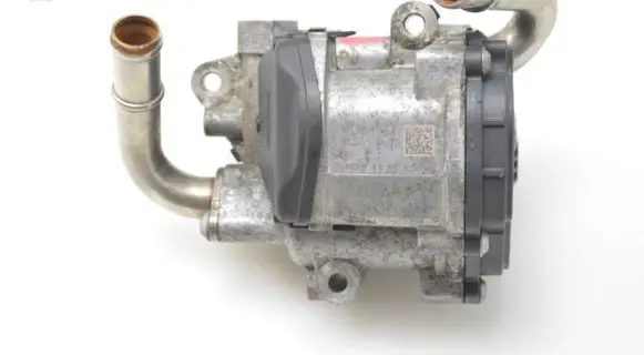 Volkswagen Tiguan EGR valve 04L131501RV110