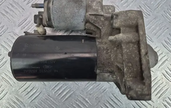 BMW 1 F20 F21 Starter motor 7631025 0001138054 20120109