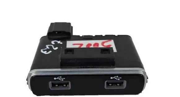 Fiat 500L USB socket connector 07357457700
