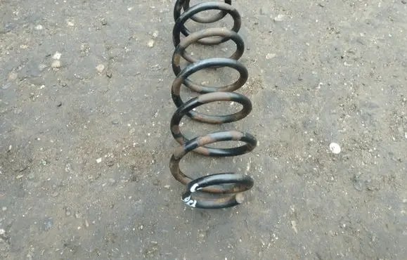 Volkswagen Golf IV Rear coil spring