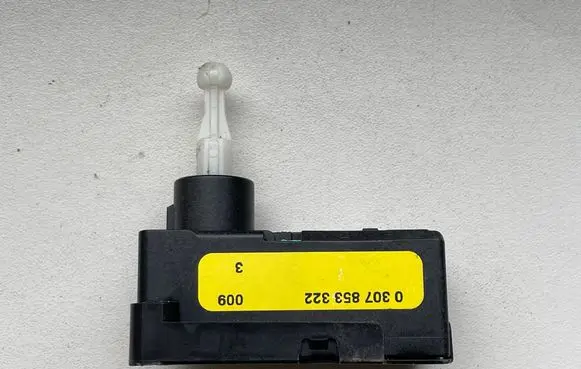 Volvo V70 Headlight level adjustment motor 0307853322
