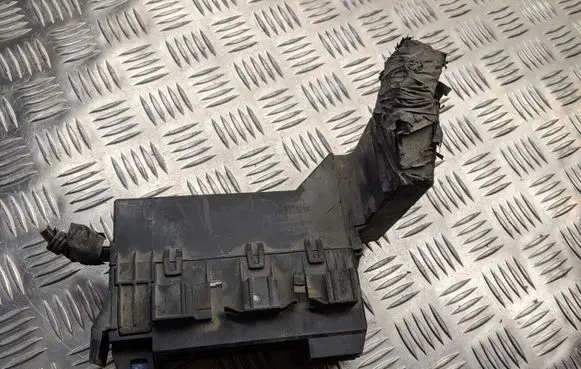 Nissan X-Trail T30 Fuse module 24382AUO10 71543266YA1