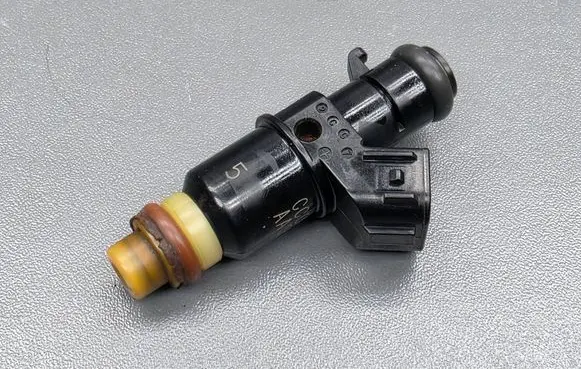Honda Civic IX Fuel injector CC08 CC08AAS5 AAS5