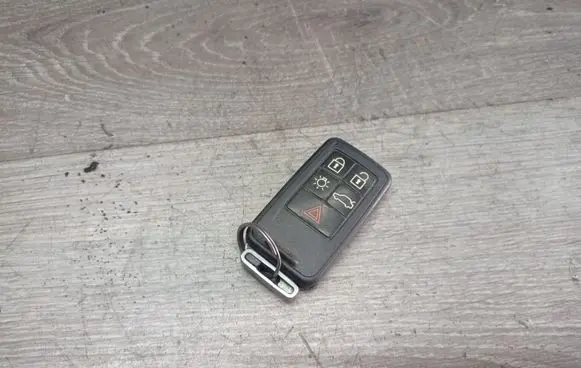 Volvo V70 Ignition key/card 