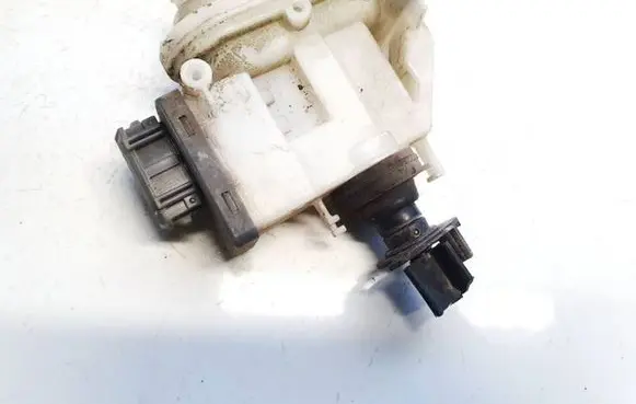 Volkswagen PASSAT B4 Central locking vacuum pump 3a0862153b