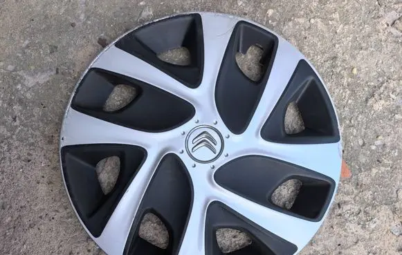 Citroen C3 R16 wheel hub/cap/trim 9673481880