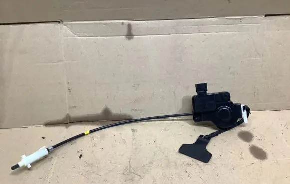 Lexus RX 330 - 350 - 400H Fuel cap flap release cable 