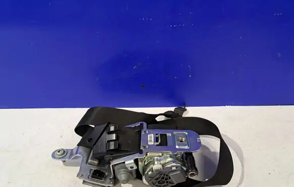 Mercedes-Benz E W212 Front seatbelt 617112100 610902000