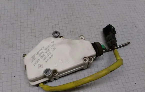 Seat Alhambra (Mk1) Central locking motor 7M0959775C 95VW9B241AB