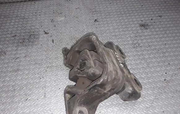 Hyundai Terracan Engine mount bracket