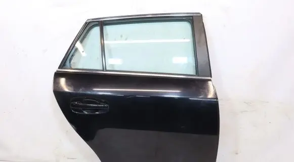 Toyota Avensis T270 Rear door 