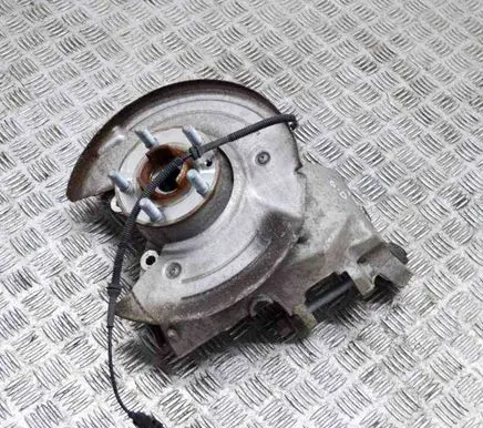 Rear wheel hub