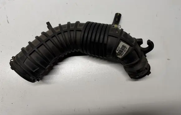 KIA Ceed Air intake hose/pipe 28140J9400