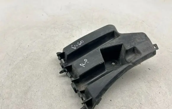 Front bumper mounting bracket