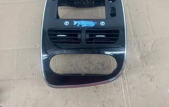 Renault Clio IV Radio/GPS head unit trim 682607616R