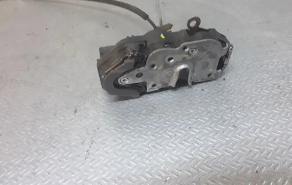 Opel Insignia A Front door lock